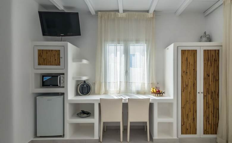 Hotel Niki Savvas Studio & Suites