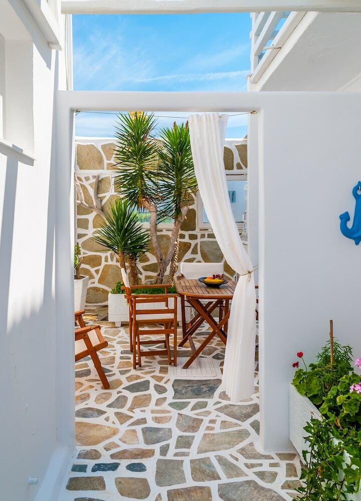 Hotel Niki Savvas Studio & Suites