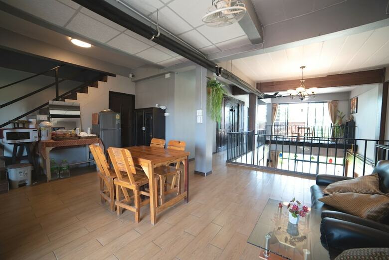 Hostal Oyo 465 Krung Kao Traveller Lodge