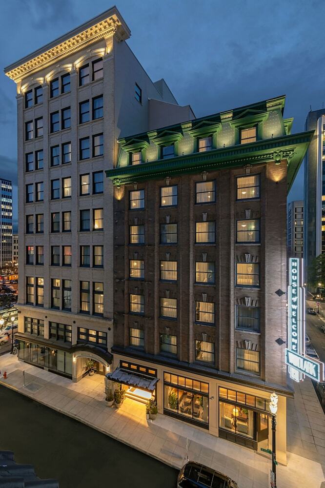 Hotel Woodlark