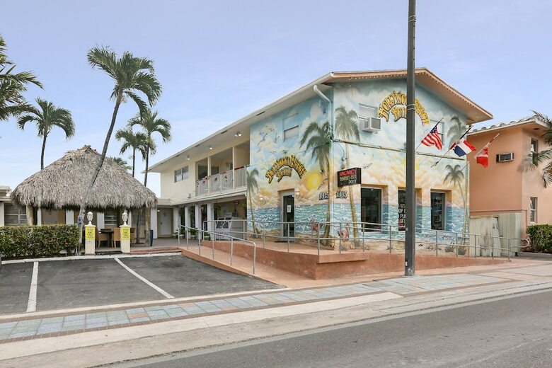 Hotel Paradise Oceanfront Hbh