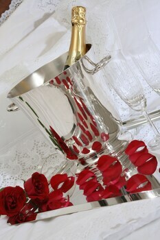 Noumi Plaza Hotel