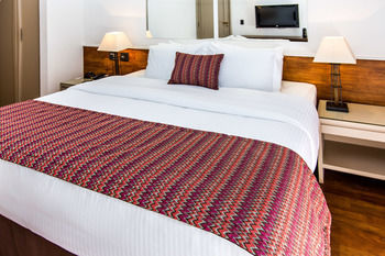 Noumi Plaza Hotel