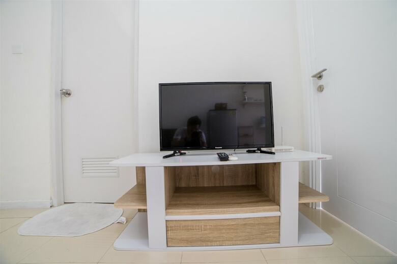 Minimalist Apartment With Sofa Bed At Parahyangan Residence