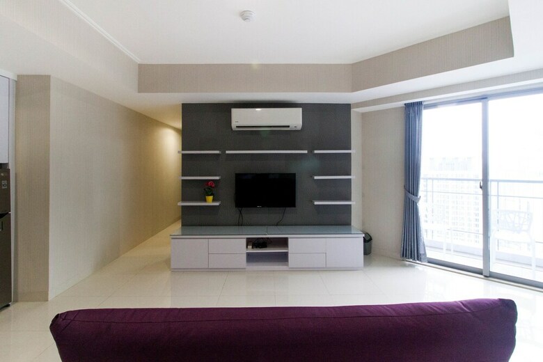 Huge The Mansion Tower Capilano Apartment