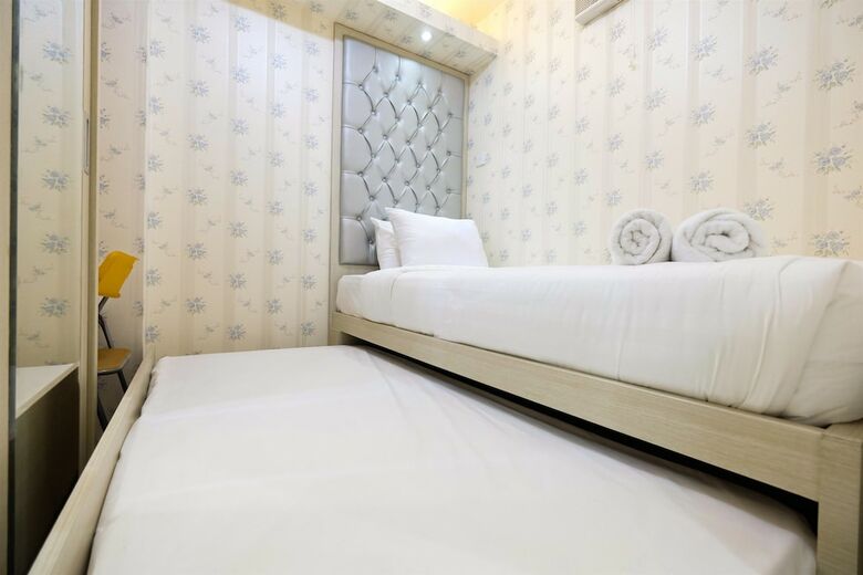 Pool View Bassura City Apartment