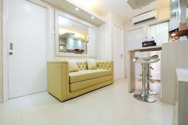 Pool View Bassura City Apartment