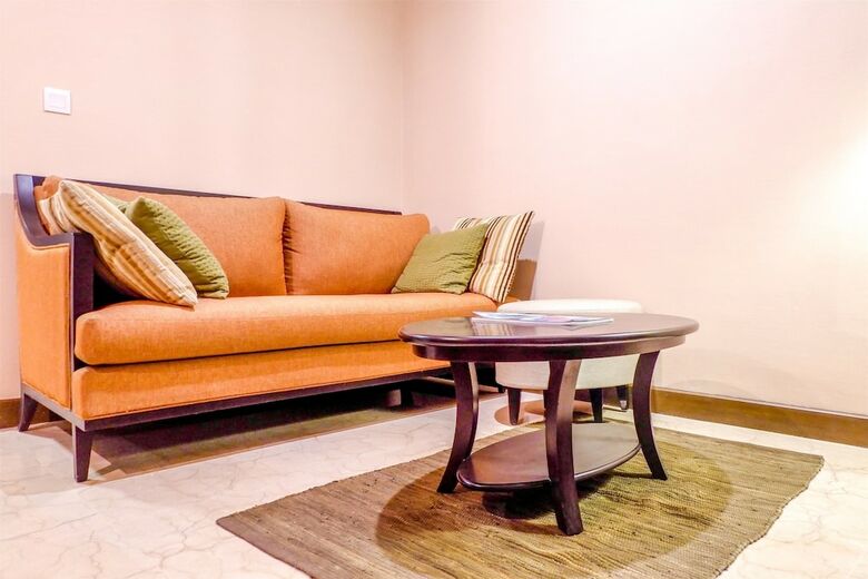 Luxurious L'avenue Apartment