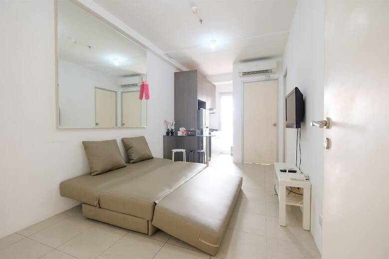 Green Bay Pluit Apartment With Sofa Bed