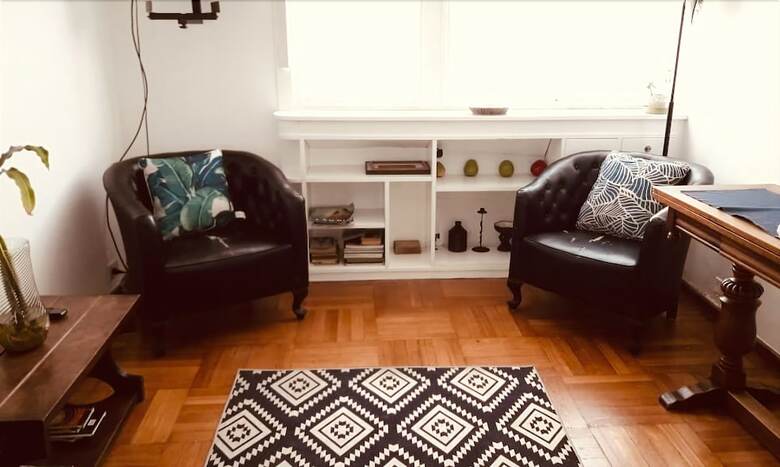 Classy And Petit Downtown Apartment