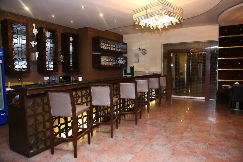 Safari Club 1