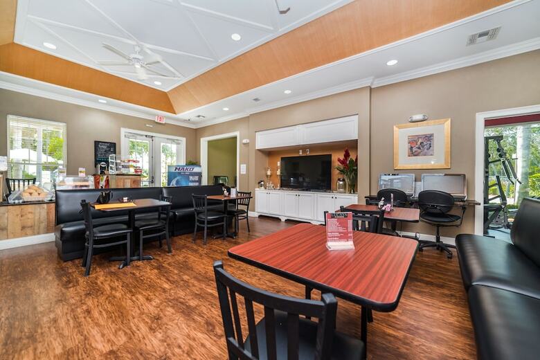 Aco225186 - Lucaya Village - 4 Bed 3 Baths Townhome