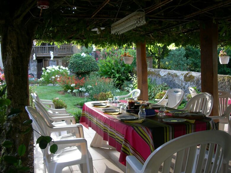 Bed & Breakfast Chambres D'h�tes Sous La Glycine