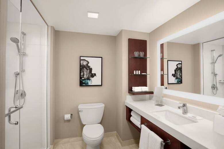 Delta Hotels By Marriott Thunder Bay