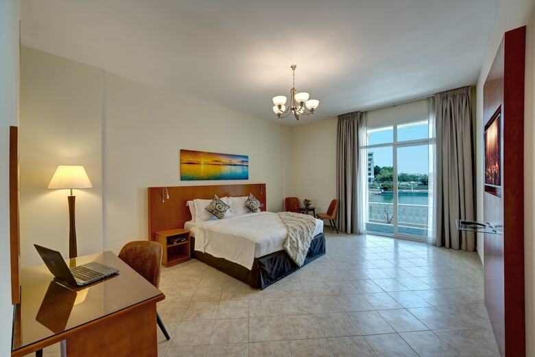 J5 Holiday Homes 3br Apartment