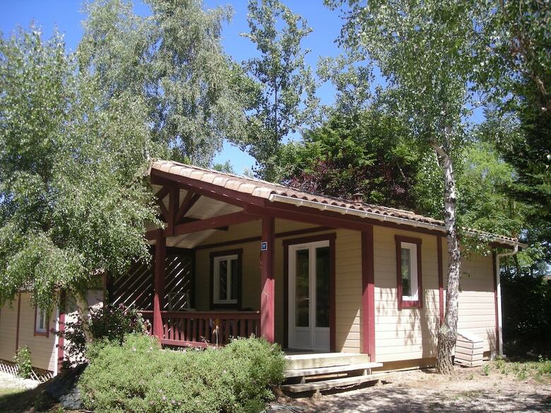 Camping Les Lacs de Courtes - G�tes