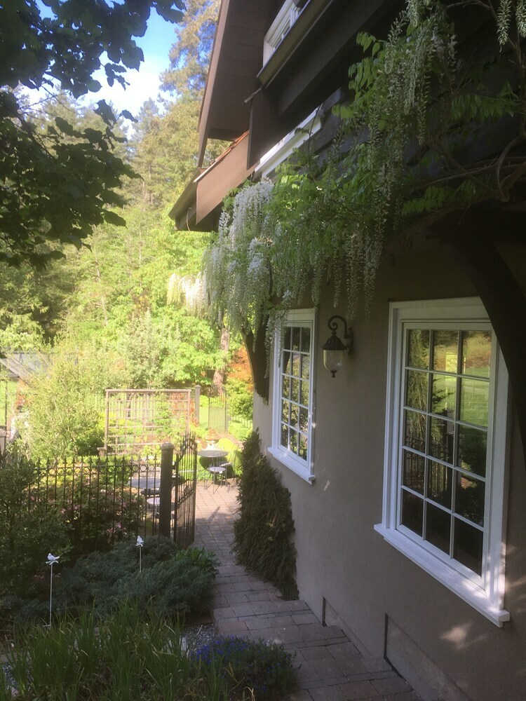 Amante Luxury Bed And Breakfast