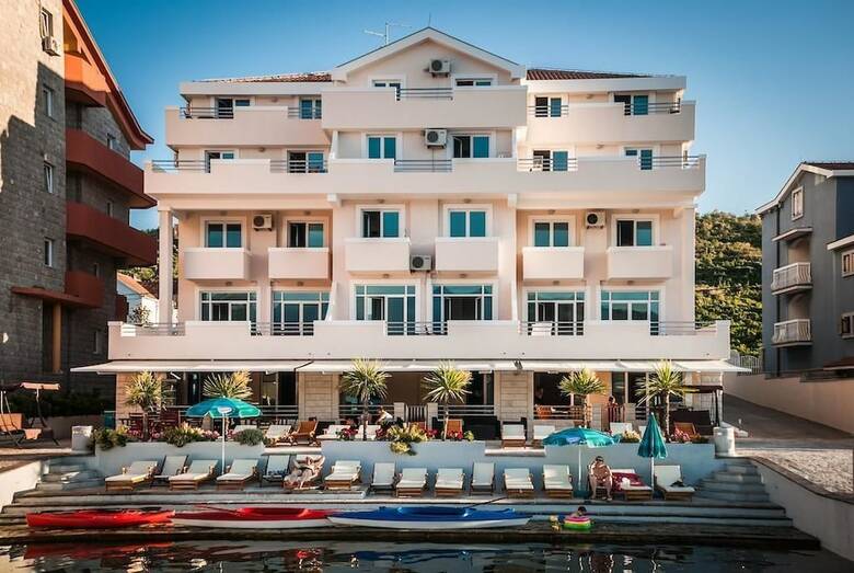 Adeona Apartments - On The Beach