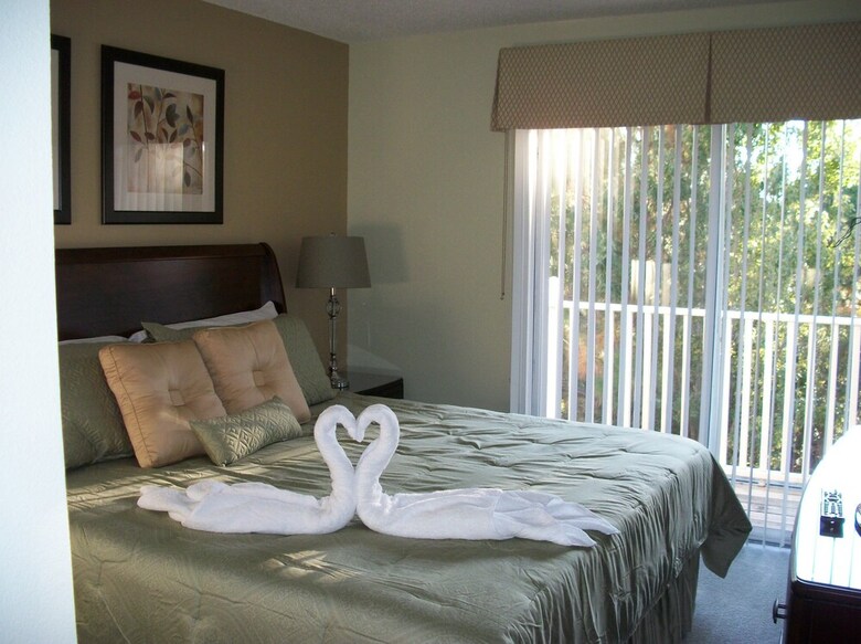 3br 2.5ba Home In Emerald Island Resort By Cv-8479
