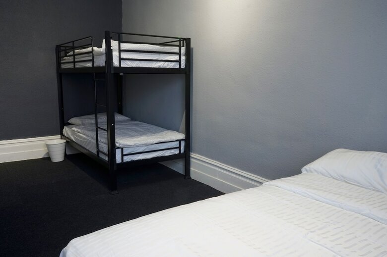 Hostal The George Backpackers