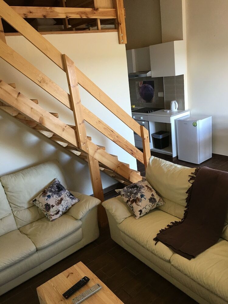 Arion Stables & Apartments