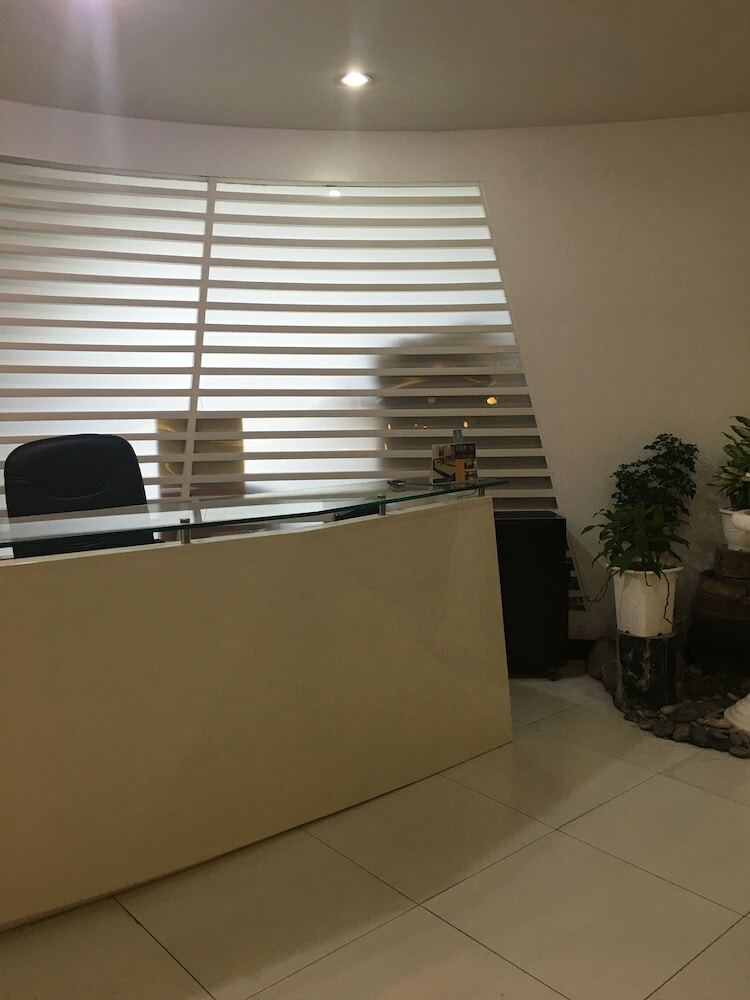Hostal Robinland Residences - Hostel