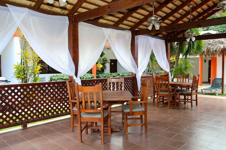 Hotel Oasis Adult Resort