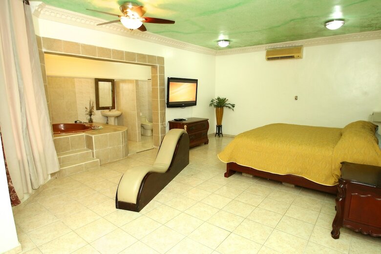 Hotel Oasis Adult Resort