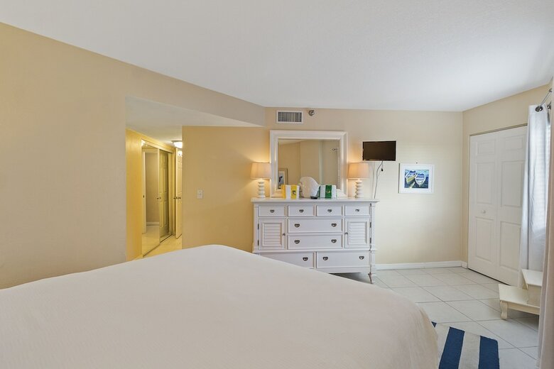 Tropical Suites At Sunglow Resort