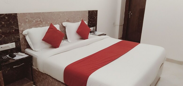 Airport Hotel P Palace