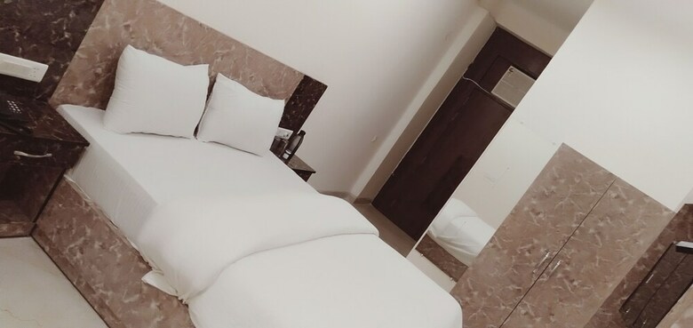 Airport Hotel P Palace