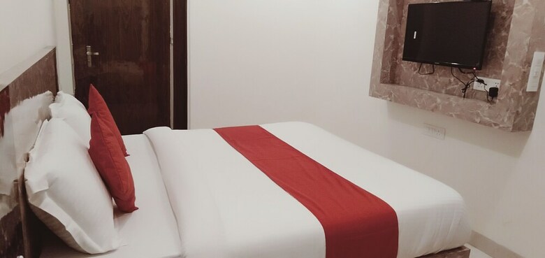 Airport Hotel P Palace