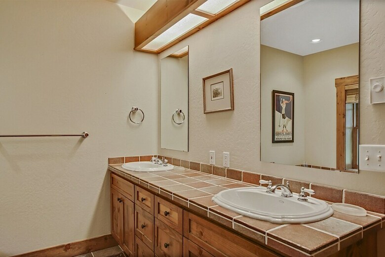 Abode At Moosehead Cabin