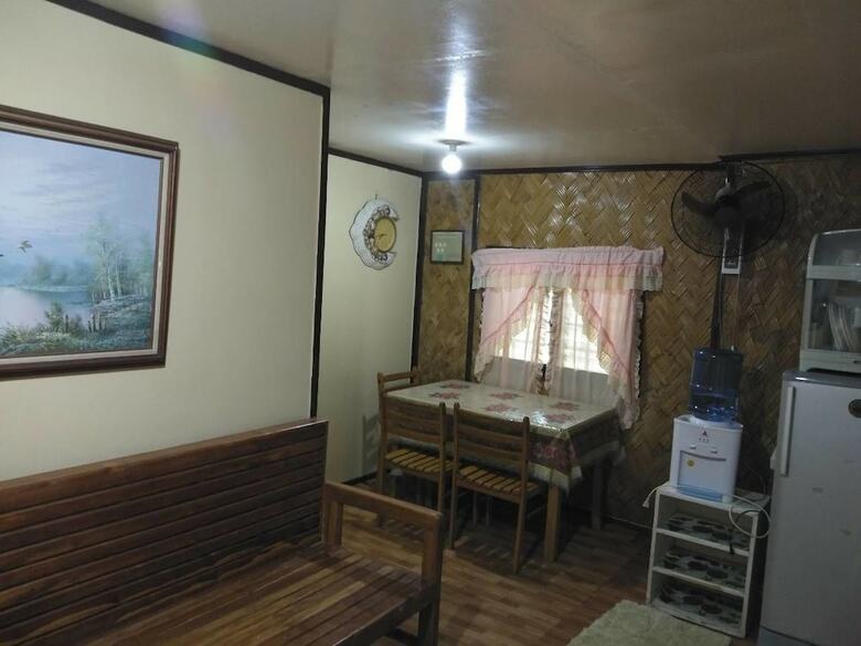 Hotel Nelly's Nipa Hut