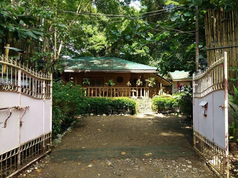 Hotel Nelly's Nipa Hut