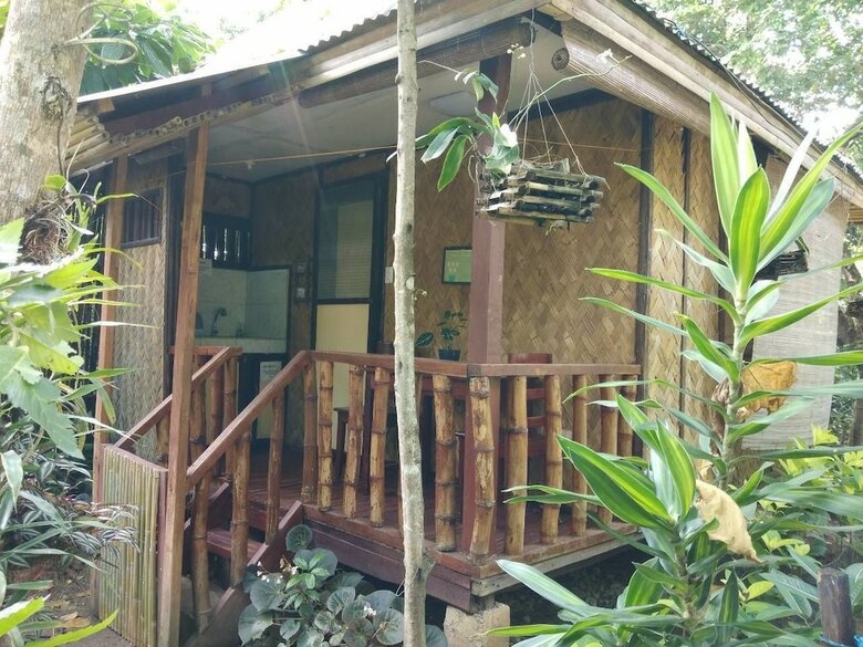 Hotel Nelly's Nipa Hut