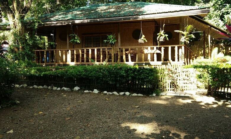 Hotel Nelly's Nipa Hut