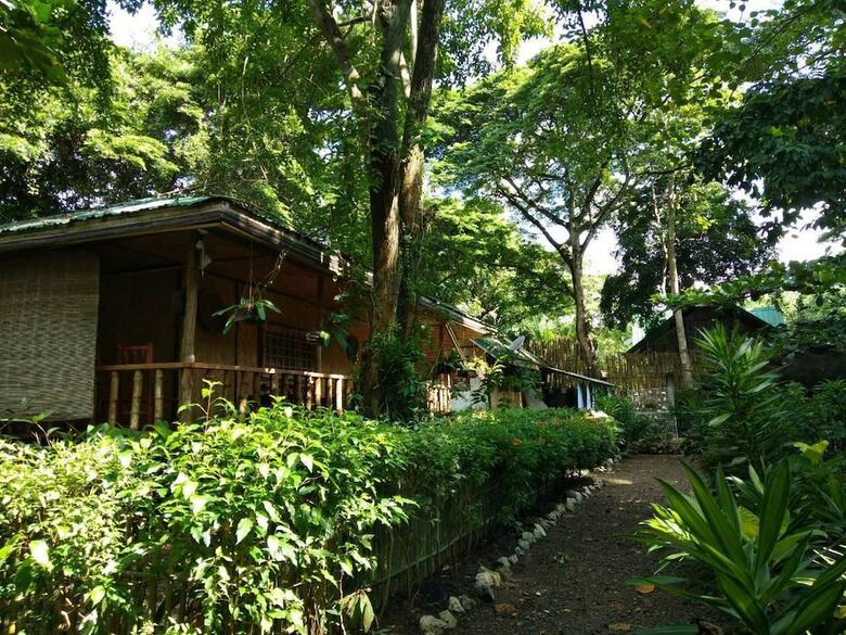 Hotel Nelly's Nipa Hut