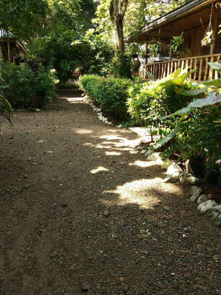 Hotel Nelly's Nipa Hut