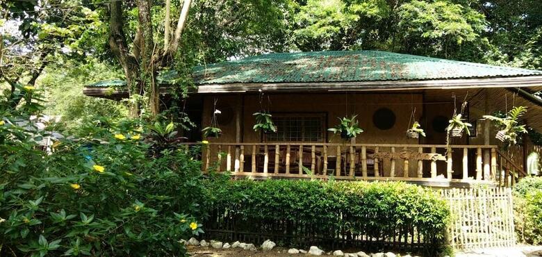 Hotel Nelly's Nipa Hut
