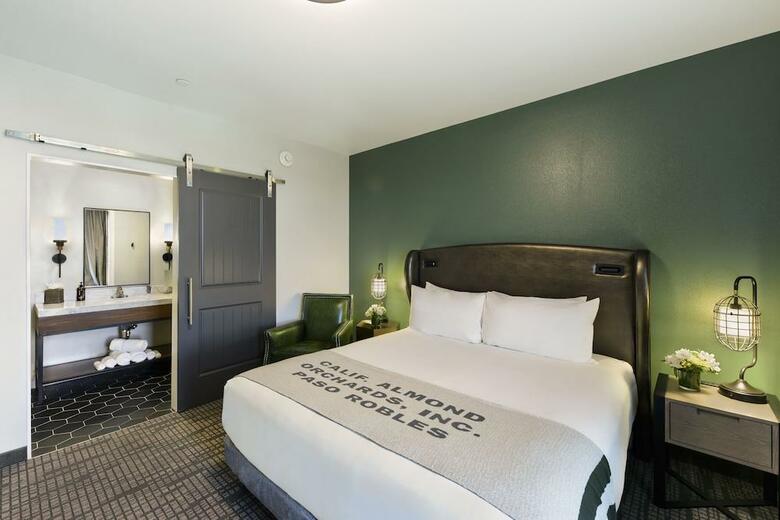 Hotel Oxford Suites Paso Robles