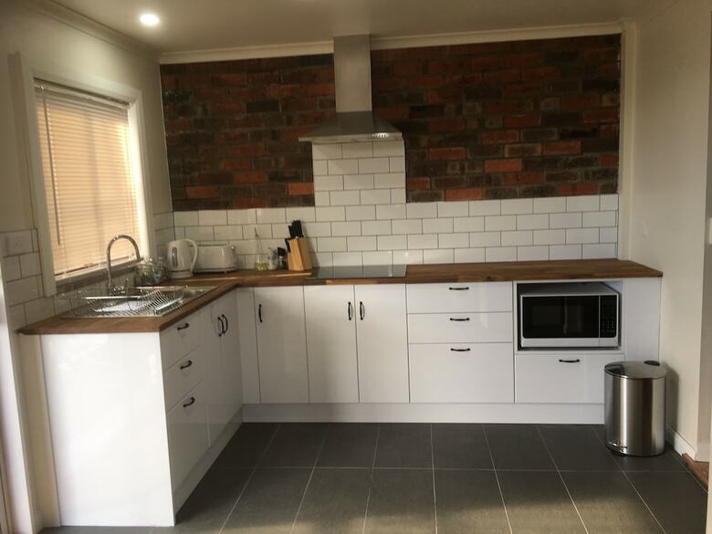 3ree Spacious & Charming Apartment