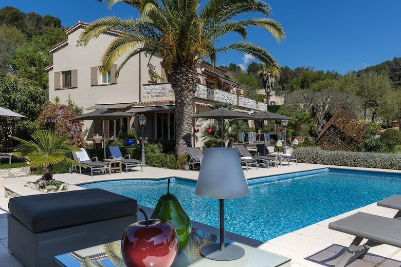 Bed & Breakfast Chambres D'h�tes Villa C�dria