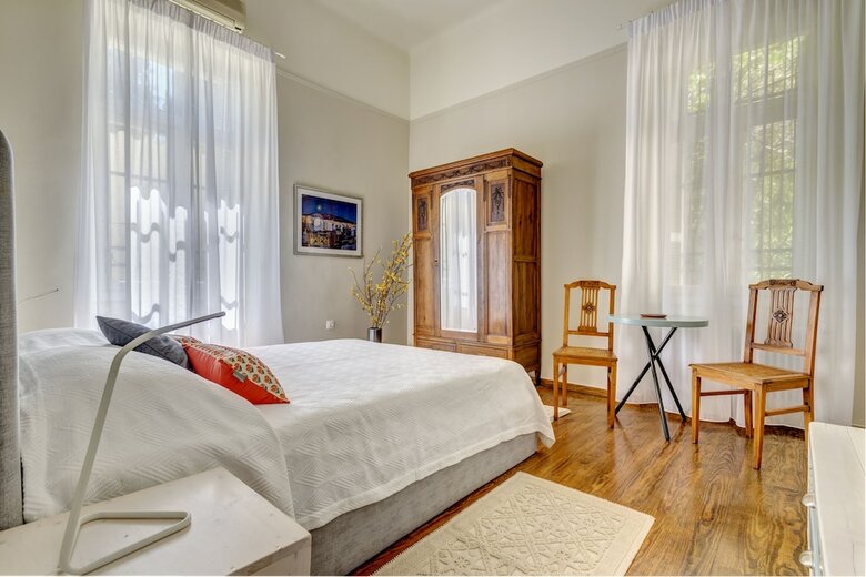 Neoclassical Apartment Next To Acropolis