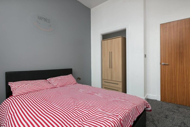 Apartment 33