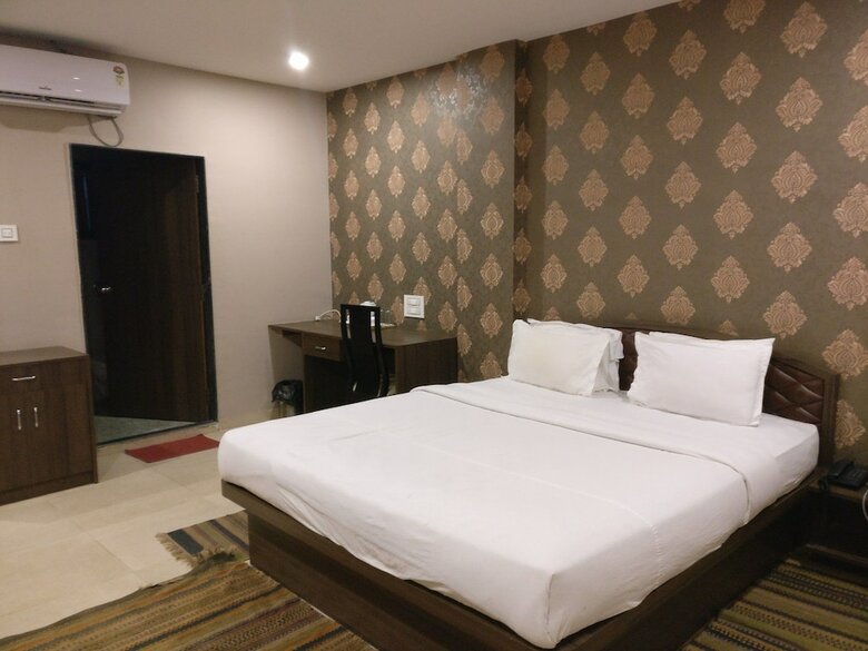 Hotel Hiranya Resorts
