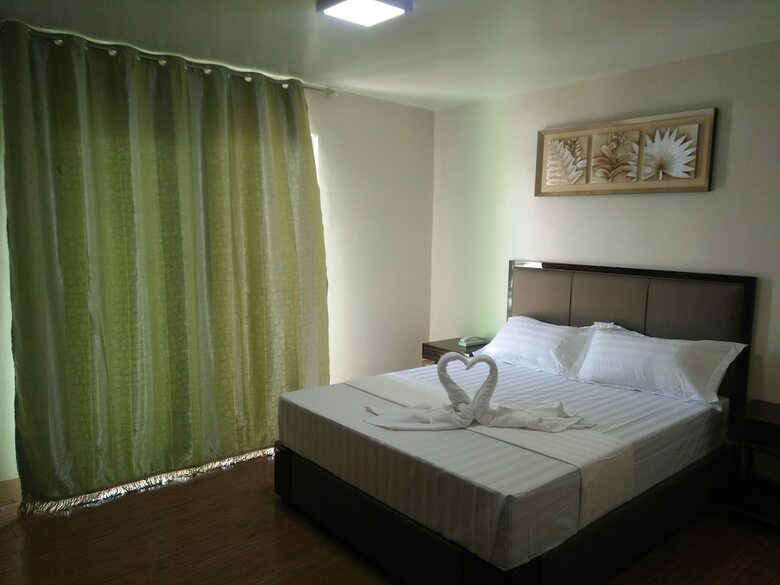 Meaco Royal Hotel-batangas City