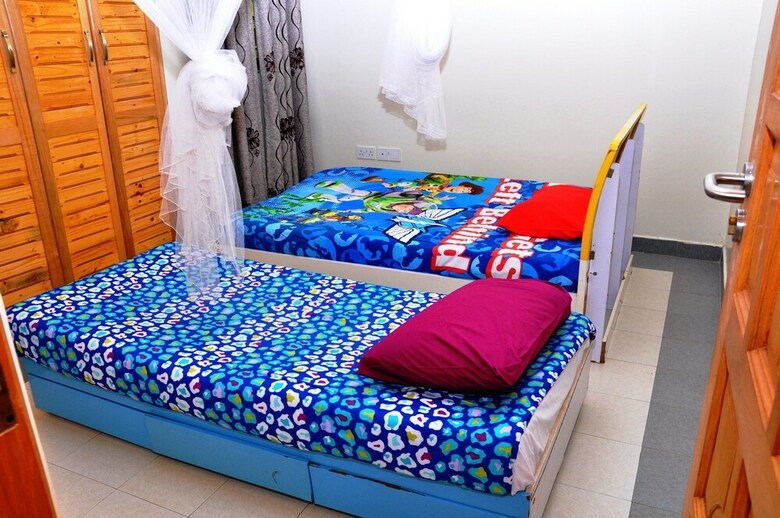 Evelyn Apartments