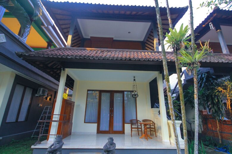 Hotel Pramewari Homestay