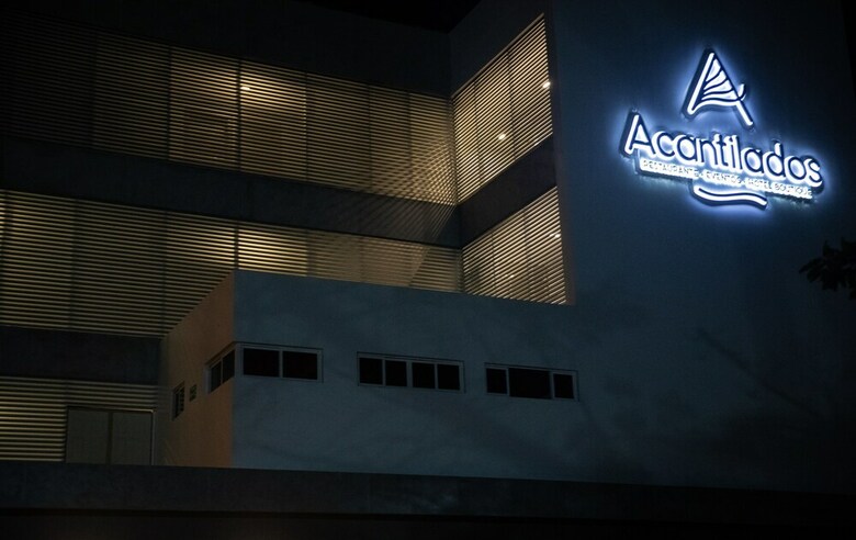 Hotel Acantilados